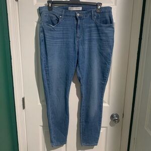 Signature by Levi Strauss Light Blue Mid Rise Skinny Jeans